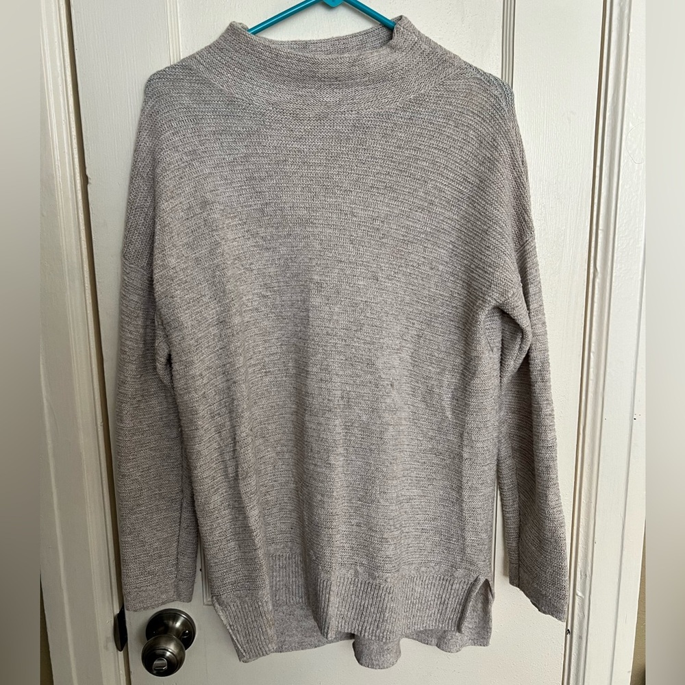 Old Navy Grey/Creme Turtleneck Long Sweater. Like new condition. Size Petite L